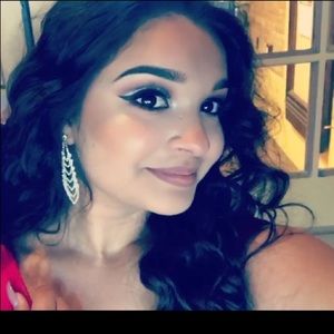 Meet your Posher, Esperanza